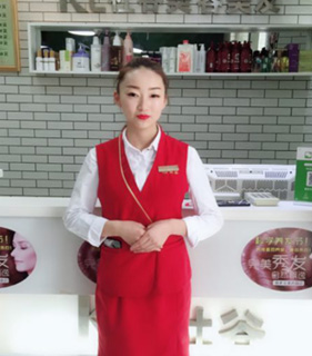 张莹