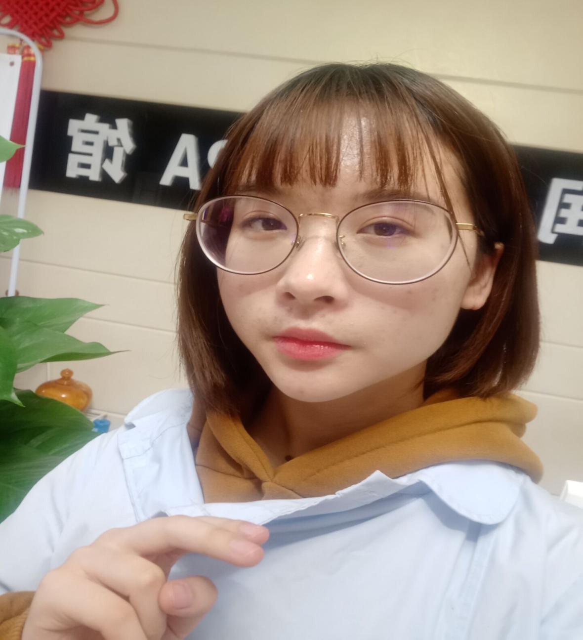 李银霜